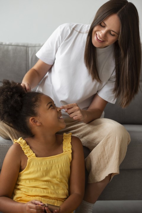 mom-helping-her-child-styling-afro-hair (Small)